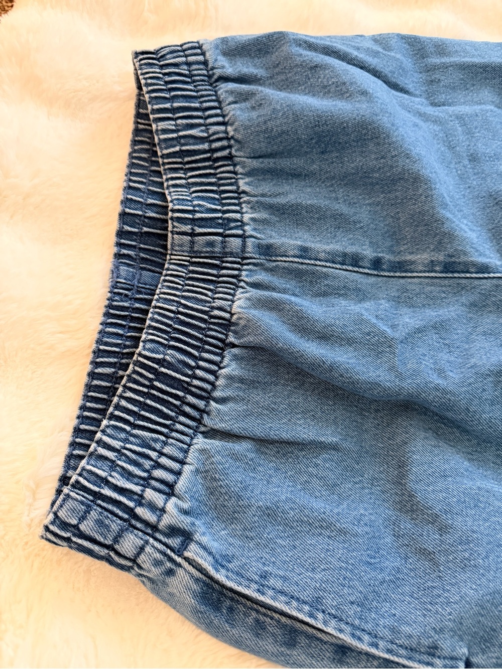 H&M Elastic High-Waist Wide-Leg Jeans for Women - Picture 3 of 4